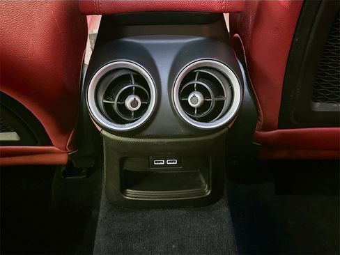 Used 2019 Alfa Romeo Stelvio image 29