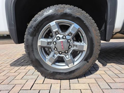 Used 2025 GMC Sierra 2500 SLT w/ SLT Convenience Package AWD/4WD image 19