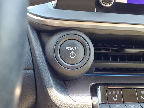 Used 2023 Toyota Prius XLE FWD image 17