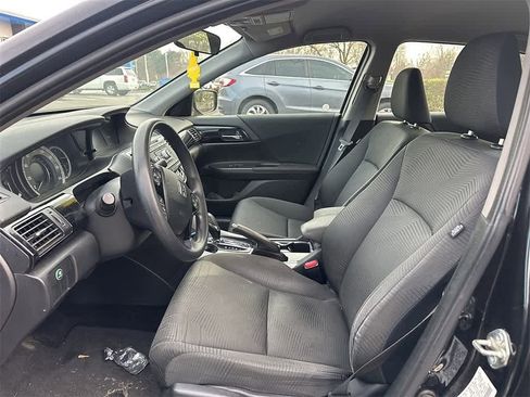 Used 2017 Honda Accord LX image 7