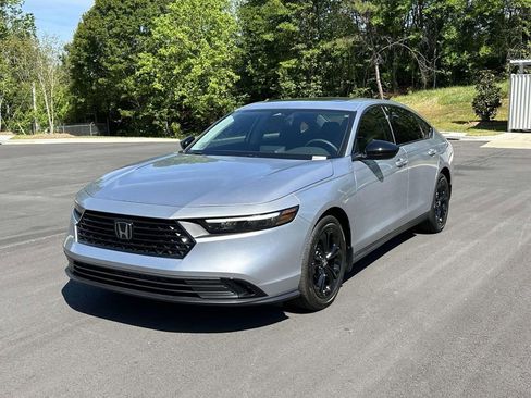 Certified 2025 Honda Accord SE image 3