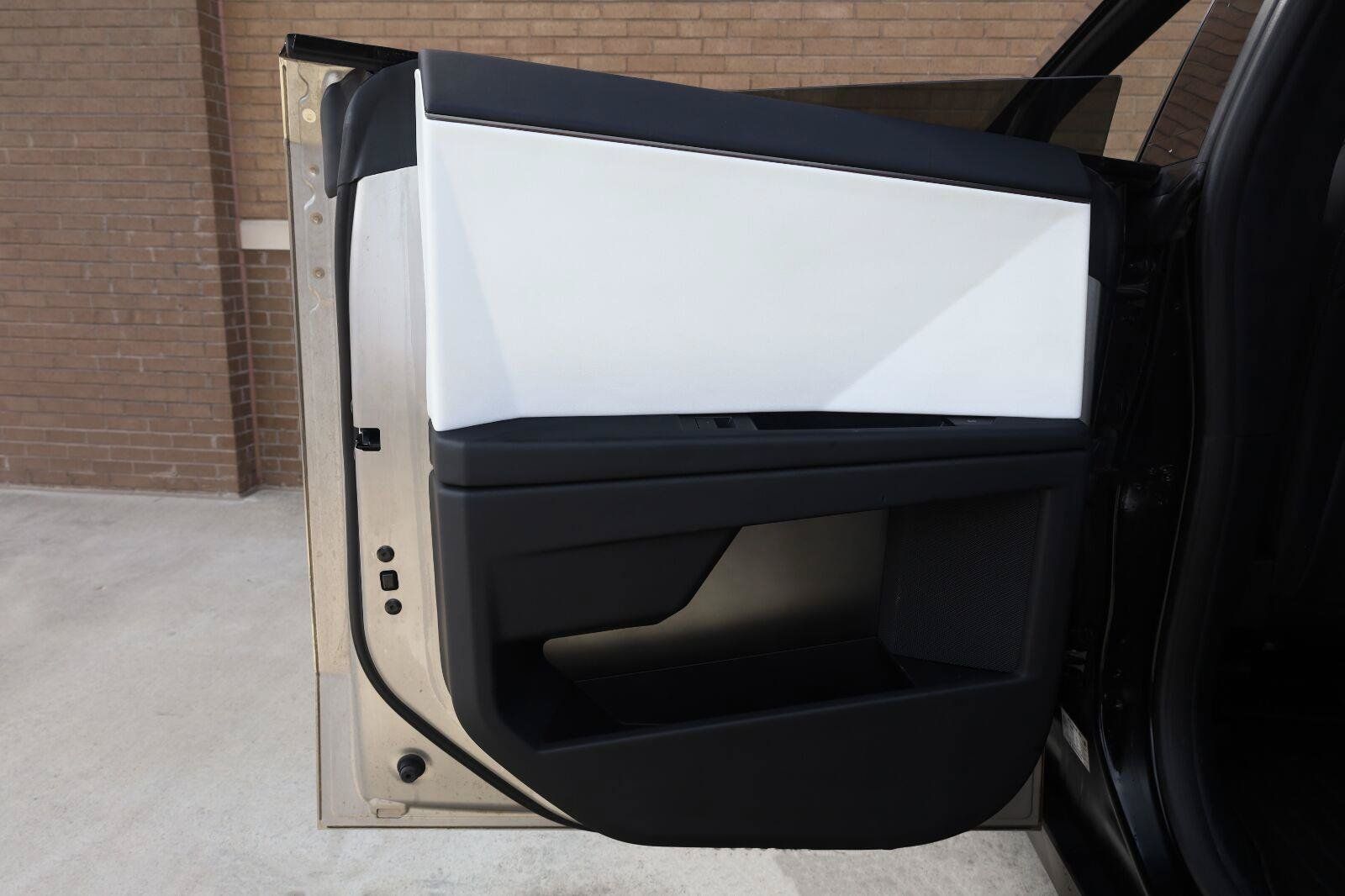 Used 2024 Tesla Cybertruck AWD Crew Cab image 21