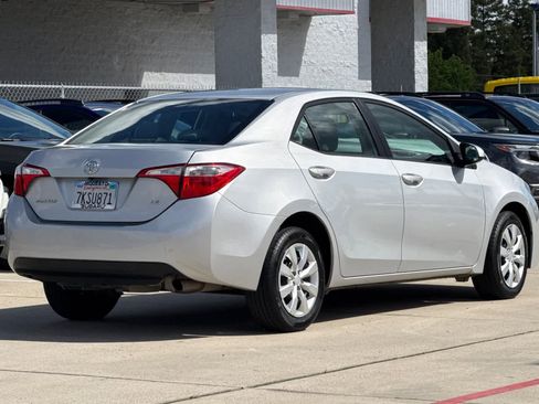 Used 2015 Toyota Corolla LE FWD image 3