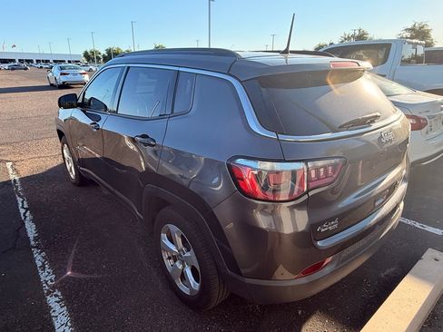 Used 2017 Jeep Compass Latitude FWD image 7