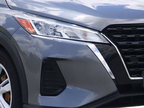 Used 2022 Nissan Kicks S FWD image 7