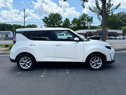 Used 2024 Kia Soul LX w/ Option Group 015 FWD image 7