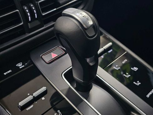 Used 2023 Porsche Macan AWD/4WD image 30