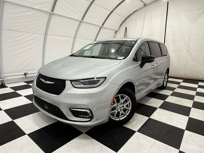 Used 2024 Chrysler Pacifica Touring-L