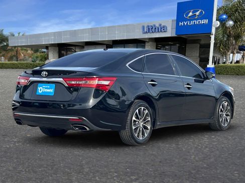 Used 2018 Toyota Avalon XLE image 2