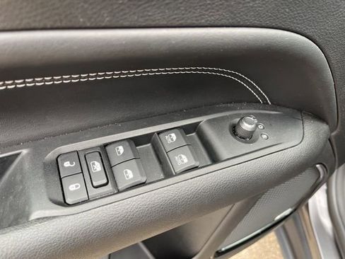 Used 2022 Jeep Compass Altitude w/ Sun and Sound Group image 12