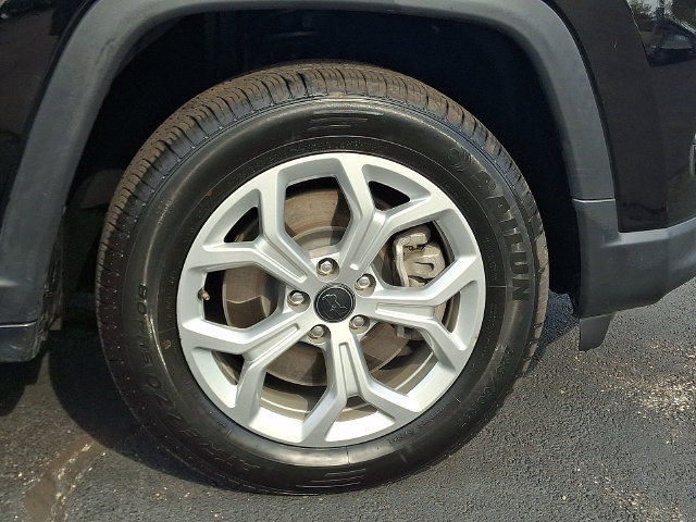 Used 2025 Jeep Compass Latitude AWD/4WD image 8