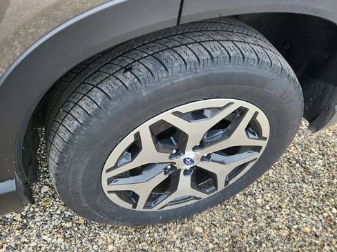 Used 2019 Subaru Forester Premium w/ All-Weather Package AWD/4WD image 9