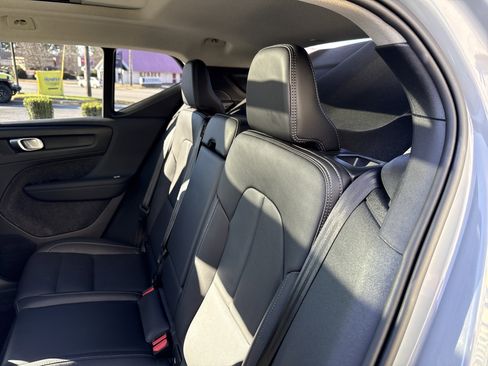 Used 2025 Volvo XC40 B5 Core image 32