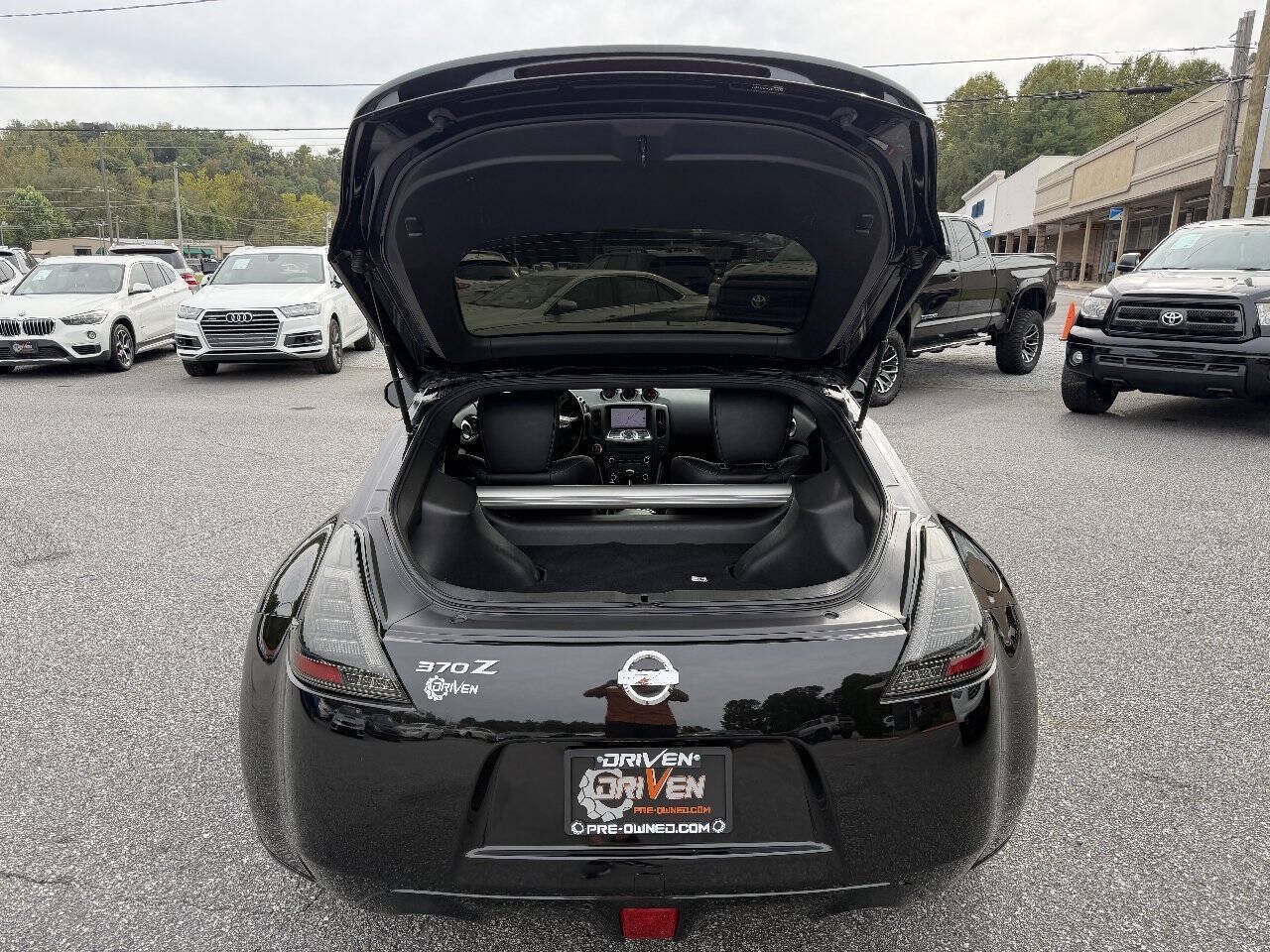 Used 2014 Nissan 370Z Touring w/ Sport Package RWD image 23