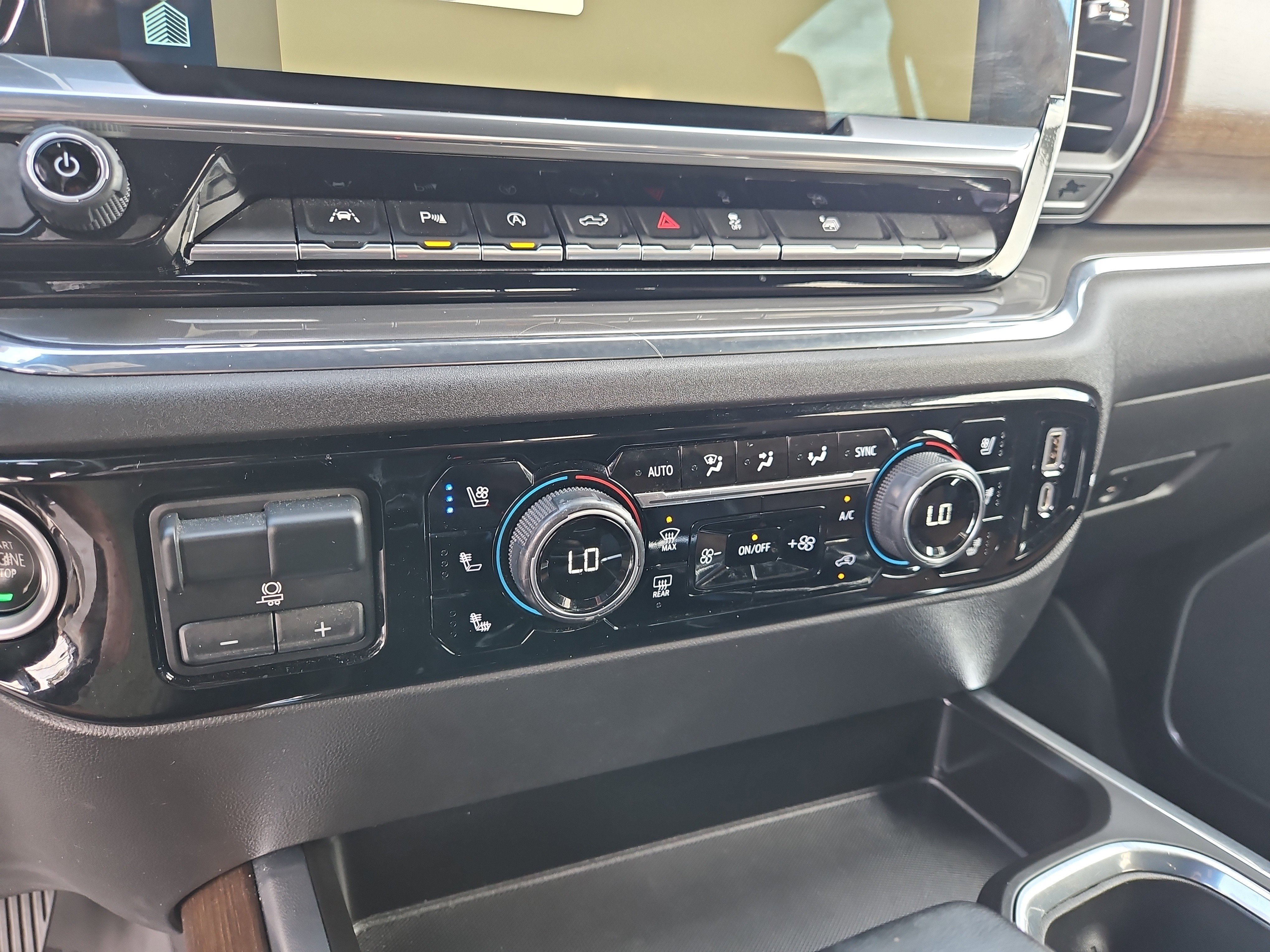 Certified 2023 Chevrolet Silverado 1500 High Country w/ High Country Premium Package AWD/4WD image 26