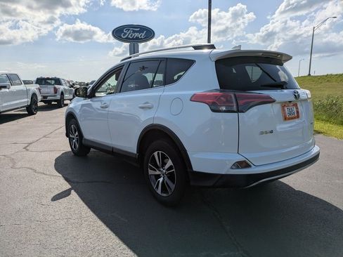Used 2017 Toyota RAV4 XLE FWD image 6