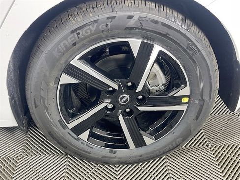 New 2025 Nissan Sentra SV image 19