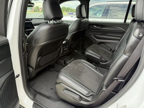 Used 2023 Jeep Grand Cherokee L Laredo AWD/4WD image 12