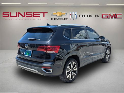 Used 2022 Volkswagen Taos SE FWD image 4