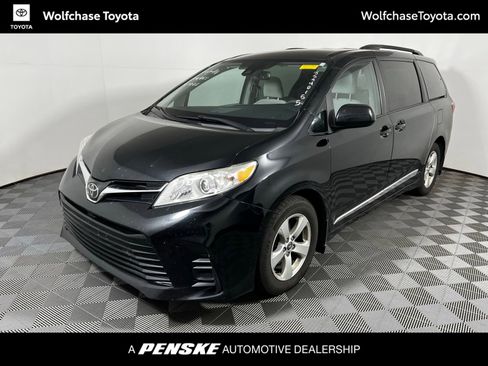 Used 2018 Toyota Sienna LE image 1