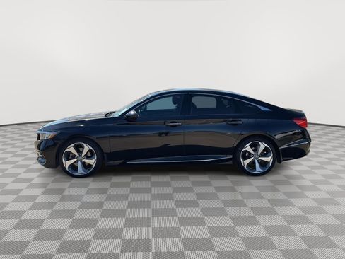 Used 2018 Honda Accord Touring image 2