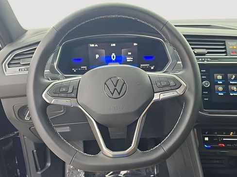 Used 2022 Volkswagen Tiguan SE AWD/4WD image 12