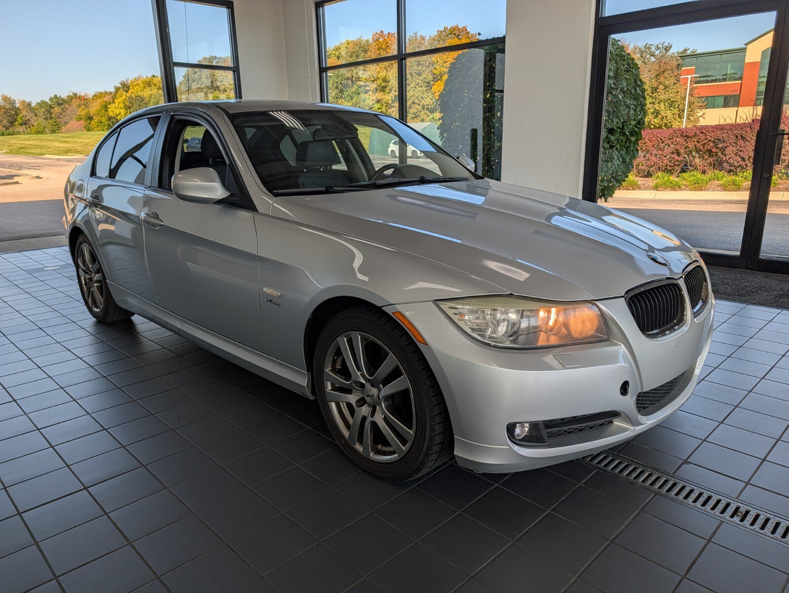 Used 2009 BMW 328i xDrive Sedan AWD/4WD image 1