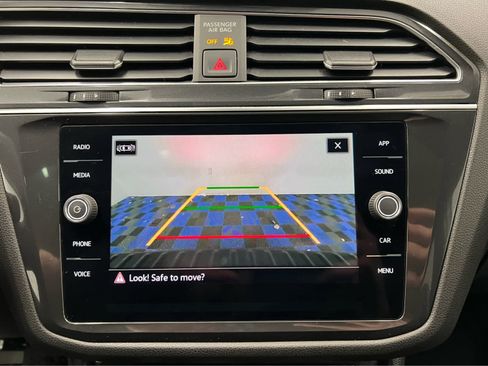 Used 2022 Volkswagen Tiguan SE R-Line image 28