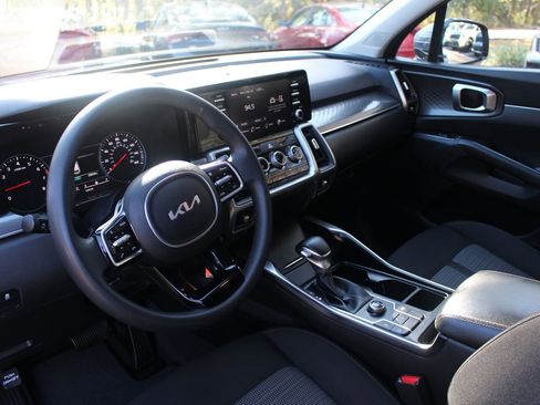 Used 2023 Kia Sorento LX image 16