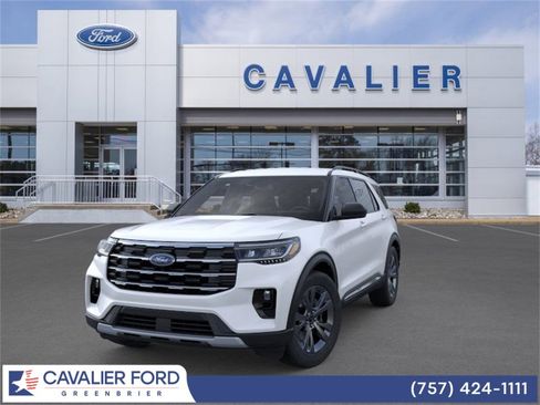 Used 2025 Ford Explorer Active w/ Active Comfort Package image 2
