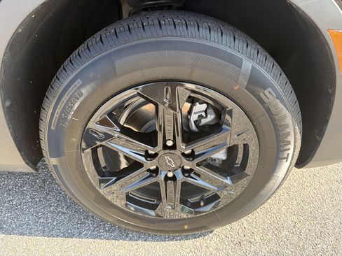 Used 2025 Chevrolet Blazer LT FWD image 23