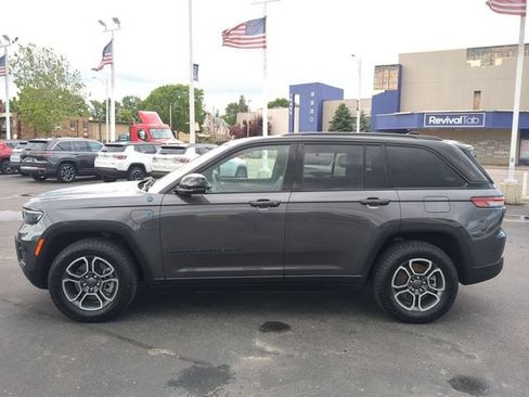 Used 2023 Jeep Grand Cherokee Trailhawk w/ Luxury Tech Group III AWD/4WD image 3