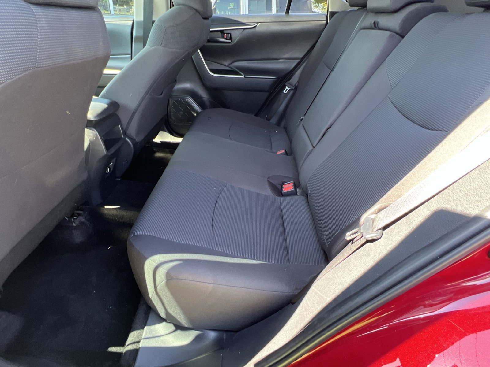 Used 2021 Toyota RAV4 LE AWD/4WD image 22