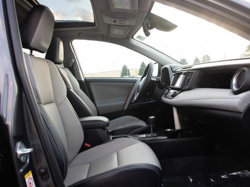 Used 2017 Toyota RAV4 Platinum FWD image 13