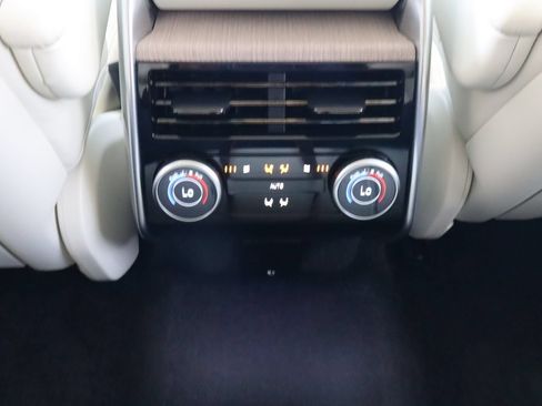 Used 2025 Land Rover Range Rover SE AWD/4WD image 34