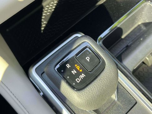 Used 2024 Nissan Pathfinder SL AWD/4WD image 10