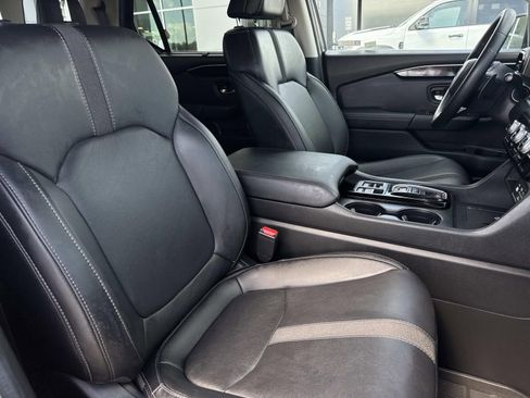 Used 2025 Honda Pilot EX-L image 12