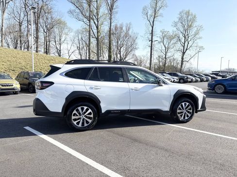 Used 2025 Subaru Outback Premium AWD/4WD image 8