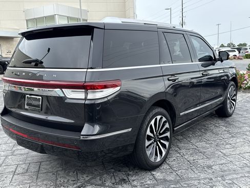 Used 2023 Lincoln Navigator Reserve AWD/4WD image 7