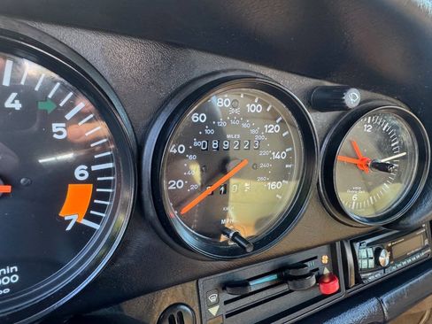 Used 1989 Porsche 911 Carrera RWD image 39