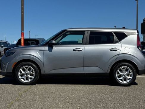 Certified 2025 Kia Soul LX w/ LX Technology Package FWD image 9