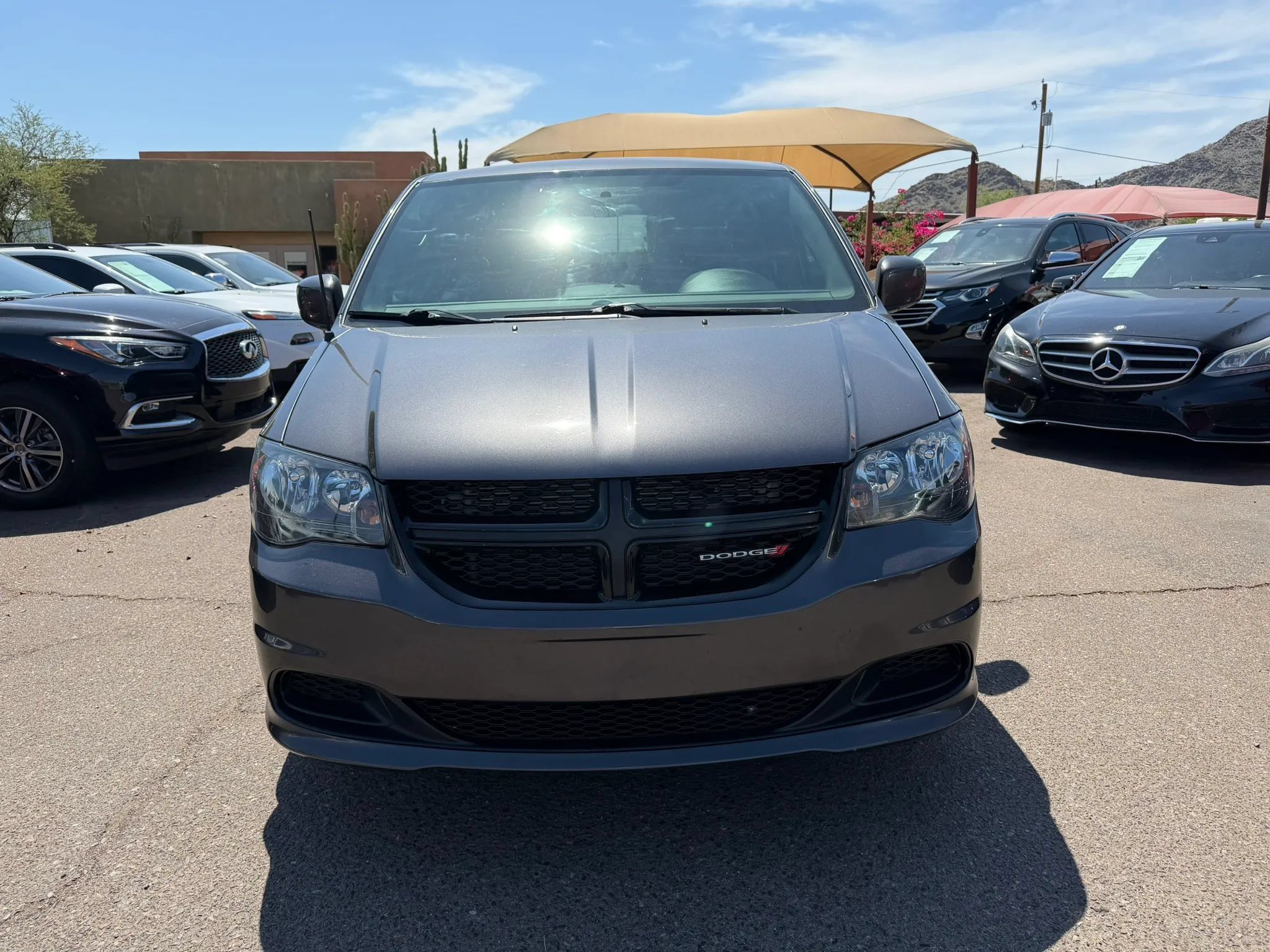 Used 2017 Dodge Grand Caravan SE FWD image 2