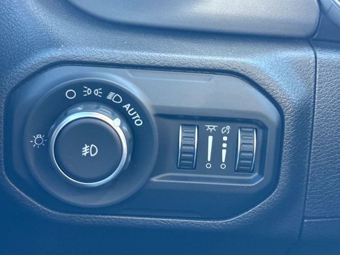 Used 2018 Jeep Wrangler Unlimited Sahara image 27