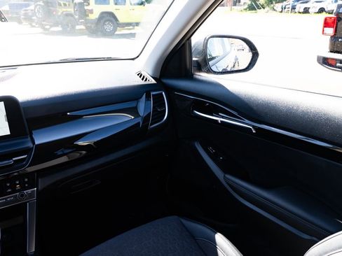 Used 2025 Kia Seltos S image 10