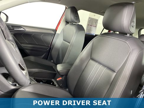 Used 2022 Volkswagen Tiguan SE image 17