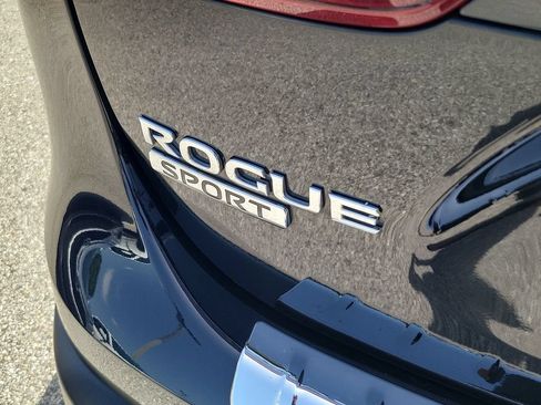 Used 2021 Nissan Rogue Sport SV w/ Technology Package FWD image 10
