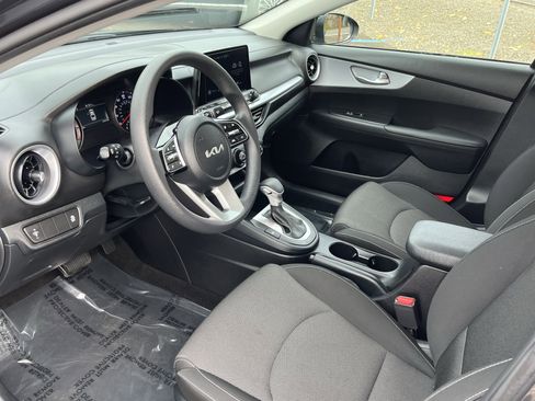 Used 2024 Kia Forte LXS image 9