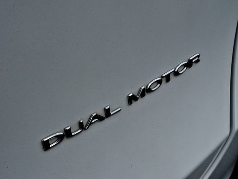 Used 2023 Tesla Model Y Long Range AWD/4WD image 23