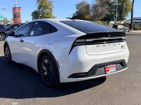 New 2026 Toyota Prius Plug-In Hybrid image 4