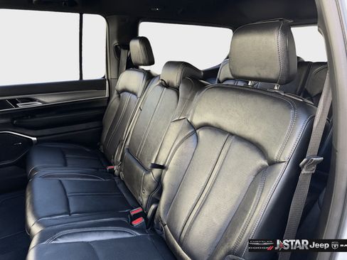 Used 2025 Jeep Wagoneer Series II w/ 8-Passenger Seating Package AWD/4WD image 24